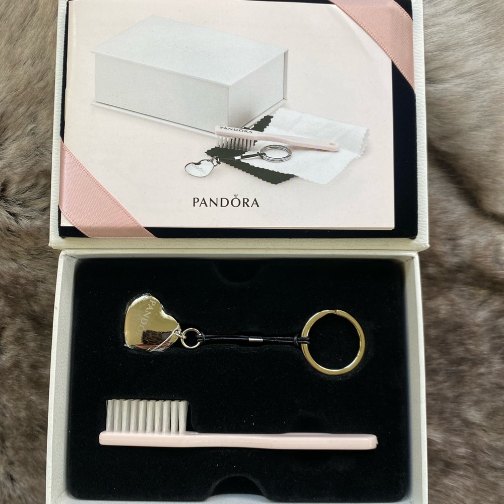 NIB Pandora Jewelry Collectors Cleaning Kit gift set